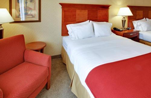 Hurst Hotel | Holiday Inn Express Hotel & Suites DFW West - Hurst by IHG