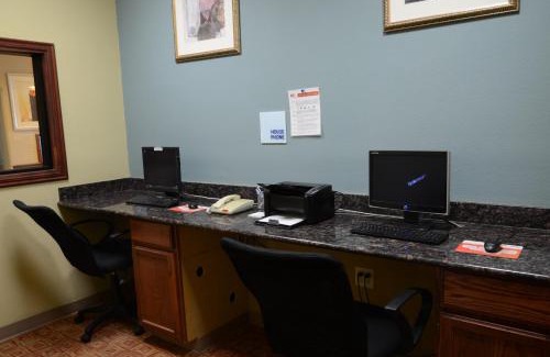 Amarillo Hotel | Holiday Inn Express Hotel & Suites Amarillo South by IHG