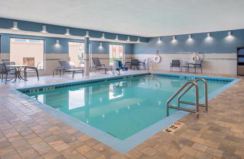 Bismarck Hotel | Holiday Inn Express Hotel & Suites Bismarck by IHG