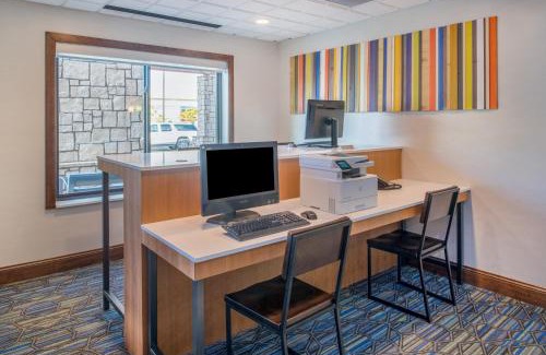Bismarck Hotel | Holiday Inn Express Hotel & Suites Bismarck by IHG