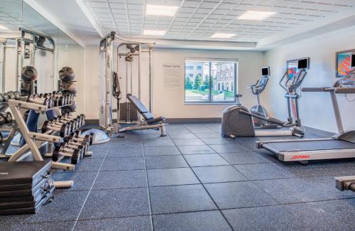 Bismarck Hotel | Holiday Inn Express Hotel & Suites Bismarck by IHG