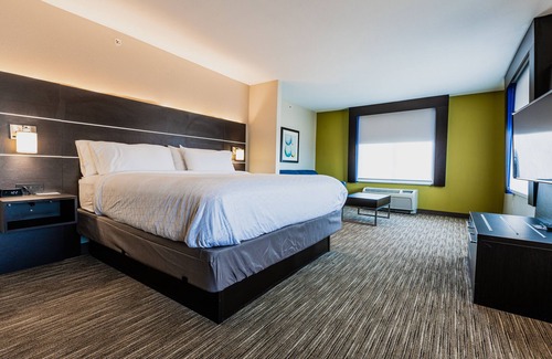 Hamburg Hotel | Holiday Inn Express Hotel & Suites Hamburg by IHG