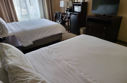 Tipp City Hotel | Holiday Inn Express Hotels and Suites Dayton North Tipp City by IHG