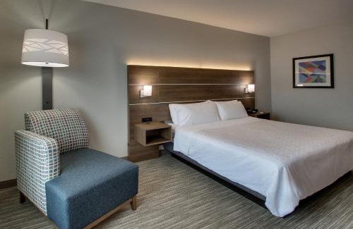 Waukegan Hotel | Holiday Inn Express Hotel & Suites Waukegan/Gurnee by IHG