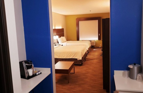 Weslaco Hotel | Holiday Inn Express Hotel & Suites Weslaco by IHG