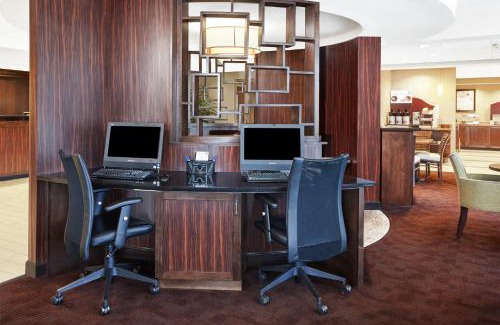 Coliseum Central Hotel | Holiday Inn Express Hotels- Hampton by IHG