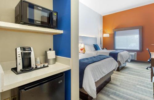 Alvin Hotel | Holiday Inn Express Houston-Alvin by IHG