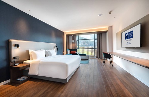Mainling County Hotel | Holiday Inn Express Linzhi Airport by IHG