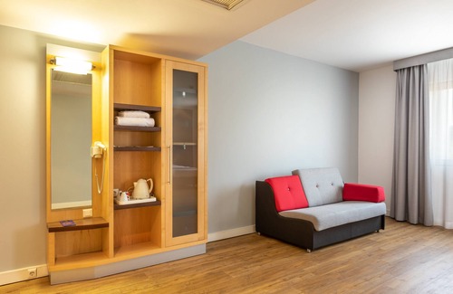 Paco De Arcos Hotel | Holiday Inn Express Lisbon - Oeiras by IHG