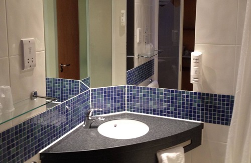 Epsom Hotel | Holiday Inn Express London-Epsom Downs by IHG