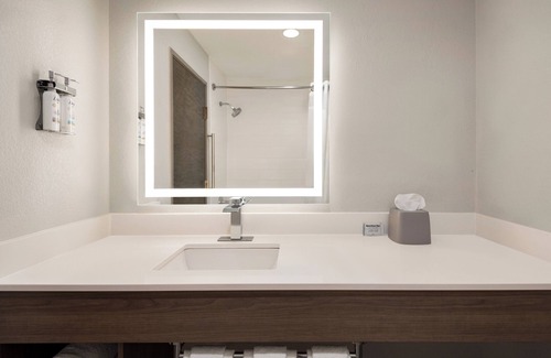 Dellslow Hotel | Holiday Inn Express Morgantown by IHG