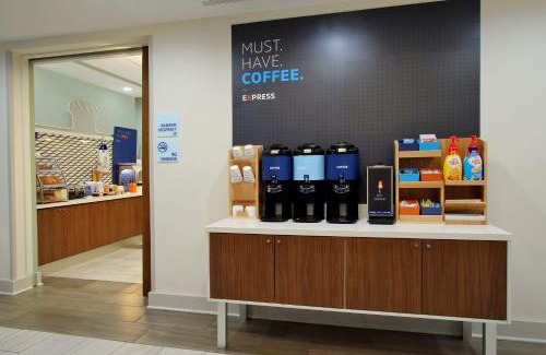 New Albany Hotel | Holiday Inn Express New Albany by IHG