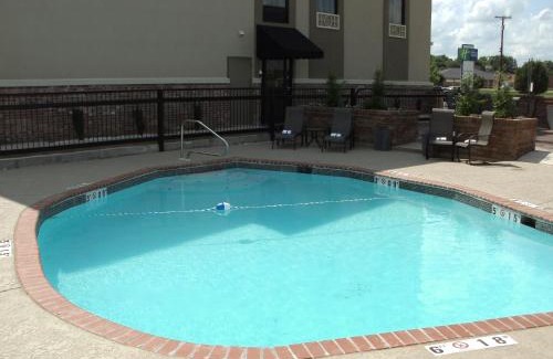 New Albany Hotel | Holiday Inn Express New Albany by IHG