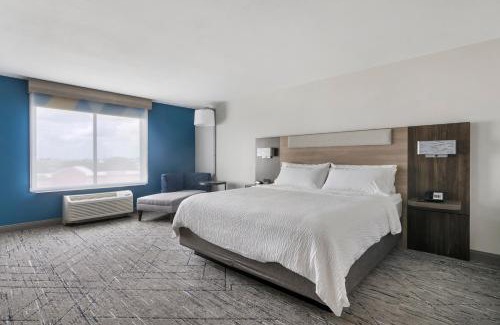 Peru Hotel | Holiday Inn Express Peru-Lasalle Area by IHG