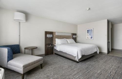 Peru Hotel | Holiday Inn Express Peru-Lasalle Area by IHG