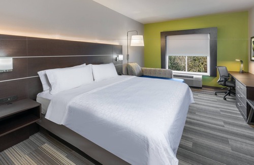 Picayune Hotel | Holiday Inn Express Picayune-Stennis Space Center by IHG