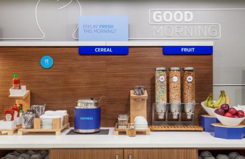 Pratt Hotel | Holiday Inn Express Pratt by IHG