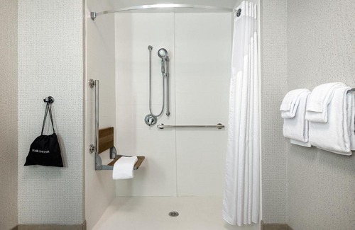 West Glens Falls Hotel | Holiday Inn Express Queensbury-Lake George Area by IHG
