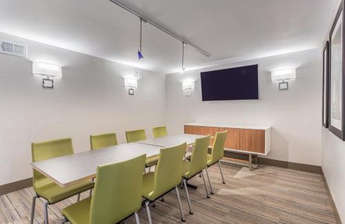 Ramsey Hotel | Holiday Inn Express Ramsey Mahwah by IHG