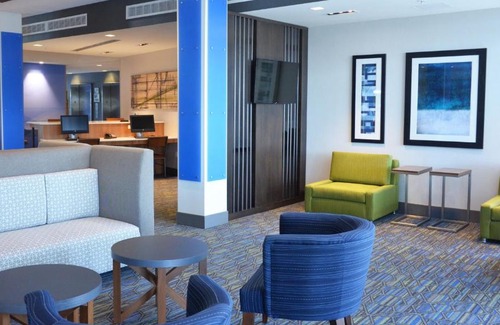 Jacksonville Hotel | Holiday Inn Express & Suites - Jacksonville W - I295 and I10 by IHG
