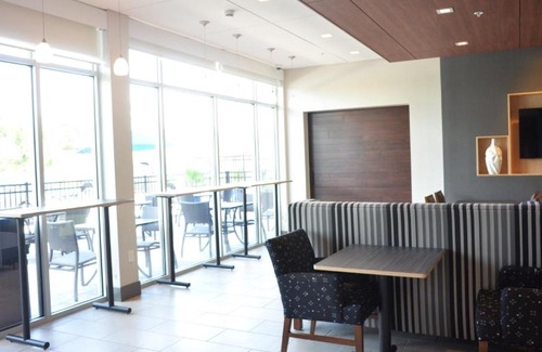 Jacksonville Hotel | Holiday Inn Express & Suites - Jacksonville W - I295 and I10 by IHG