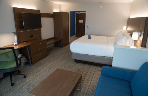 Merrillville Hotel | Holiday Inn Express & Suites - Merrillville by IHG