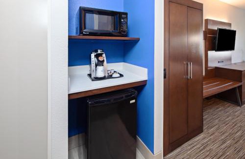 Magnesia Falls Cove Resort | Holiday Inn Express & Suites Rancho Mirage - Palm Spgs Area by IHG