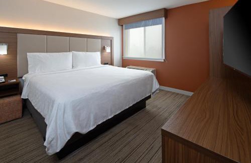 SeaTac Hotel | Holiday Inn Express Seattle - Sea-Tac Airport by IHG