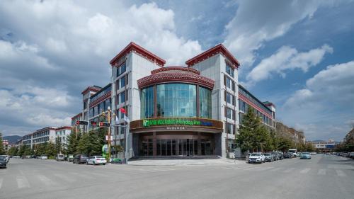 Shangri-La Hotel | Holiday Inn Express Shangri-La by IHG