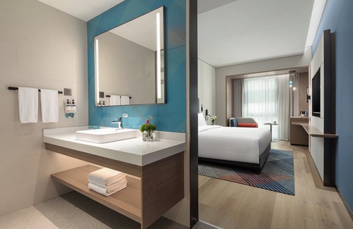 Downtown Shanghai Hotel | Holiday Inn Express Shanghai Changfeng Park by IHG