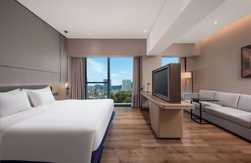 Longhua District Hotel | Holiday Inn Express Shenzhen Longhua by IHG