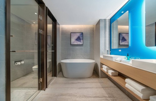Longhua District Hotel | Holiday Inn Express Shenzhen Longhua by IHG