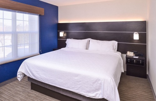 Southfield Hotel | Holiday Inn Express Southfield-Detroit, an IHG Hotel