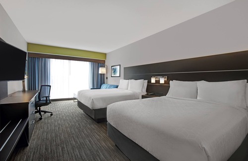 Brookfield Hotel | Holiday Inn Express & Suites Milwaukee - Brookfield by IHG