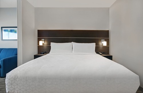 Brookfield Hotel | Holiday Inn Express & Suites Milwaukee - Brookfield by IHG
