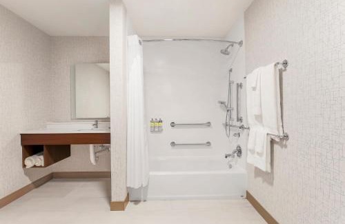 O'Hare Hotel | Holiday Inn Express & Suites Chicago O'Hare Airport by IHG