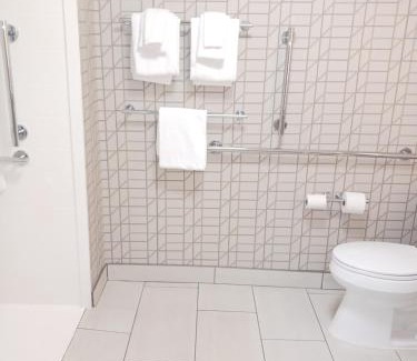 Gainesville Hotel | Holiday Inn Express & Suites Gainesville - Lake Lanier Area by IHG