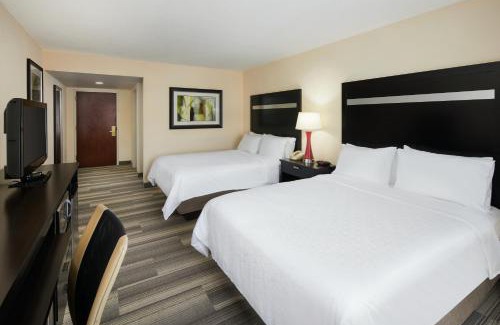 Arcadia Hotel | Holiday Inn Express & Suites I-26 & Us 29 At Westgate Mall by IHG