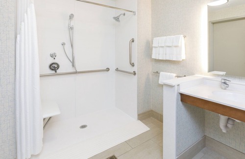 Sturbridge Hotel | Holiday Inn Express & Suites Sturbridge by IHG
