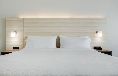 St. Albert Hotel | Holiday Inn Express & Suites Edmonton N - St. Albert by IHG