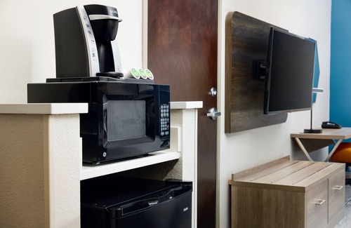 Bridgeport Hotel | Holiday Inn Express & Suites Bridgeport by IHG