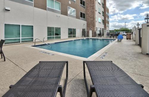Northeast Houston Hotel | Holiday Inn Express & Suites - Houston East - Beltway 8 by IHG