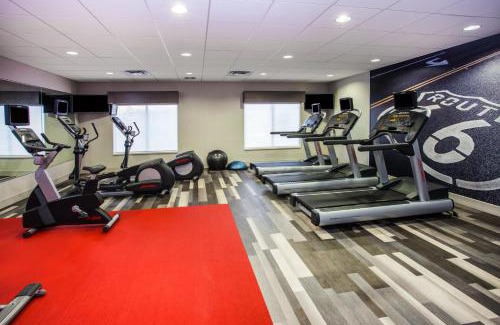 Litchfield Hotel | Holiday Inn Express & Suites Litchfield by IHG
