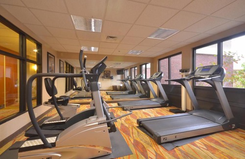 Pine Bluff Hotel | Holiday Inn Express & Suites Pine Bluff/Pines Mall by IHG