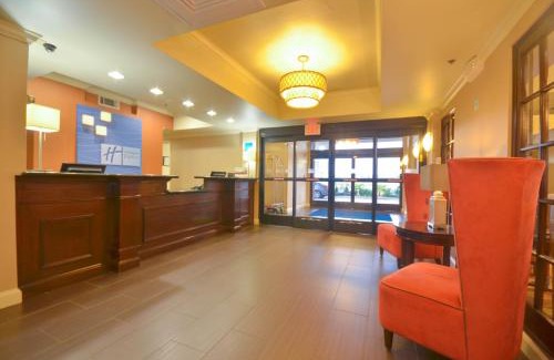 Pine Bluff Hotel | Holiday Inn Express & Suites Pine Bluff/Pines Mall by IHG