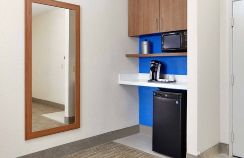 Round Rock Hotel | Holiday Inn Express & Suites Austin Round Rock by IHG