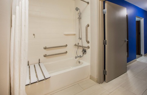 Round Rock Hotel | Holiday Inn Express & Suites Austin Round Rock by IHG