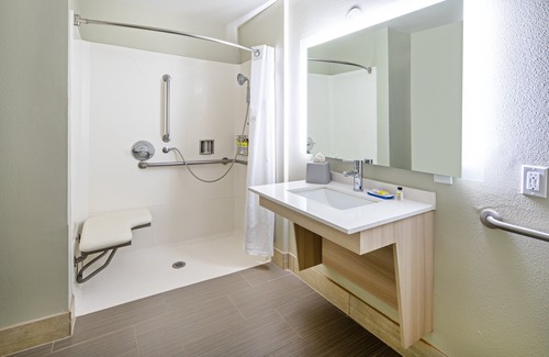 Watsonville Hotel | Holiday Inn Express & Suites Watsonville by IHG