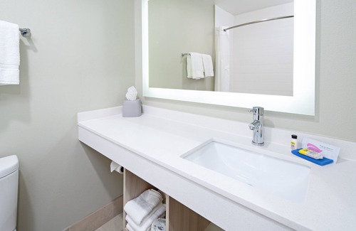 Watsonville Hotel | Holiday Inn Express & Suites Watsonville by IHG