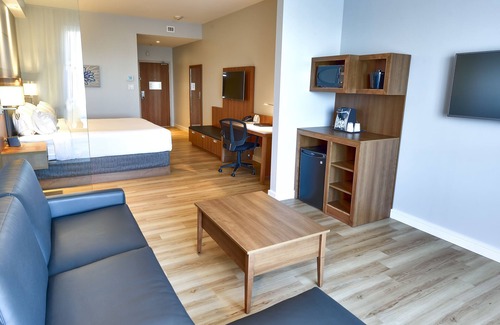 Vaudreuil Hotel | Holiday Inn Express & Suites Vaudreuil by IHG